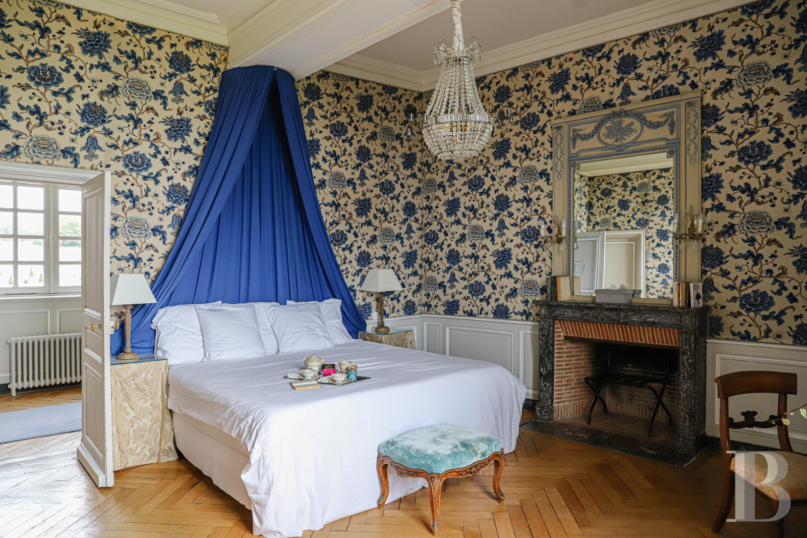 A 17th century chateau dedicated to the splendour of the modern day in Calvados, Normandy - photo  n°17